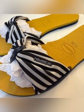 Havaianas Striped Bow Flip Flops - Yellow & Black/White